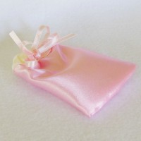 Sacchetti portaconfetti in satin rosa: per le bomboniere delle vostre piccole principesse